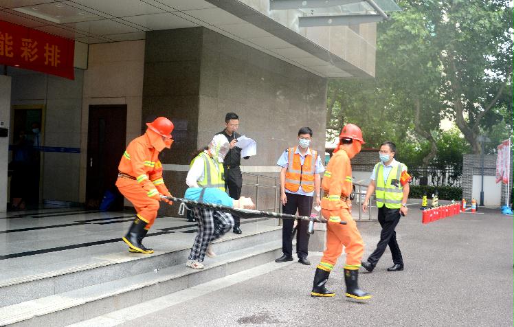 应急演练-救援伤者