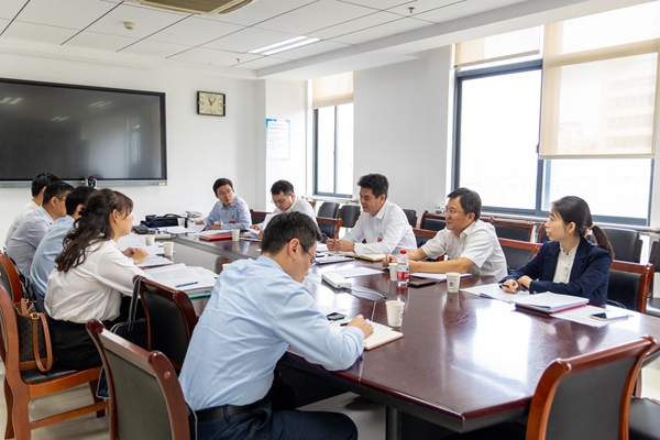 第四代表团热烈讨论